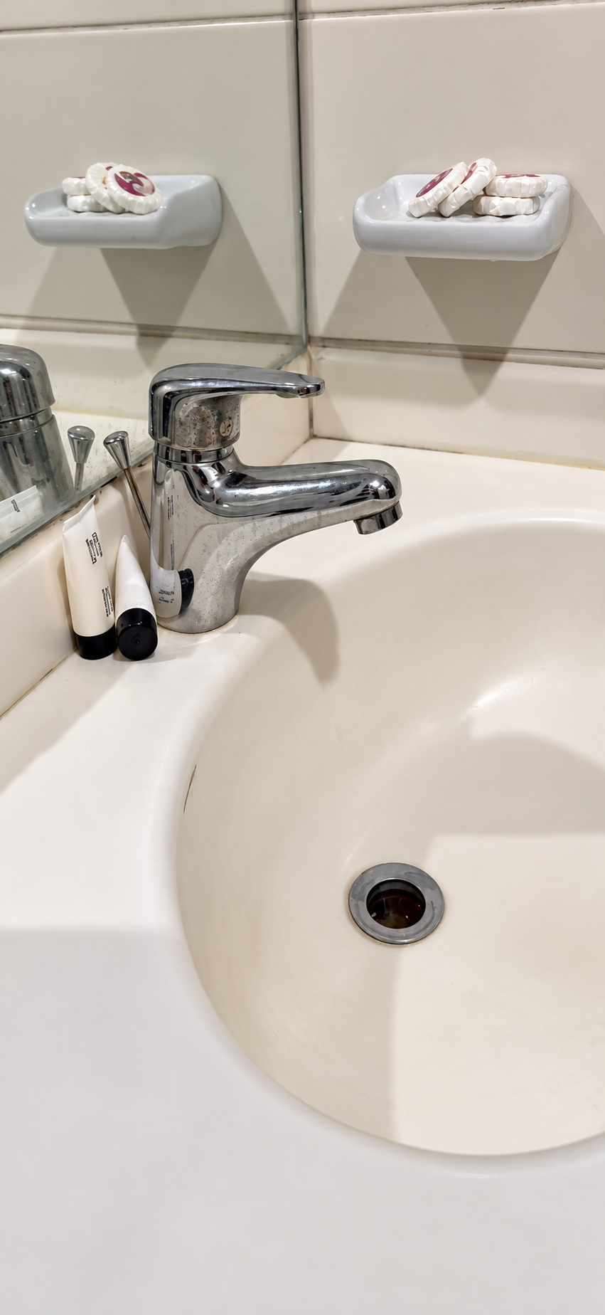 Al Saad Flower 5 Hotel — Banyo lavabo ve ayna