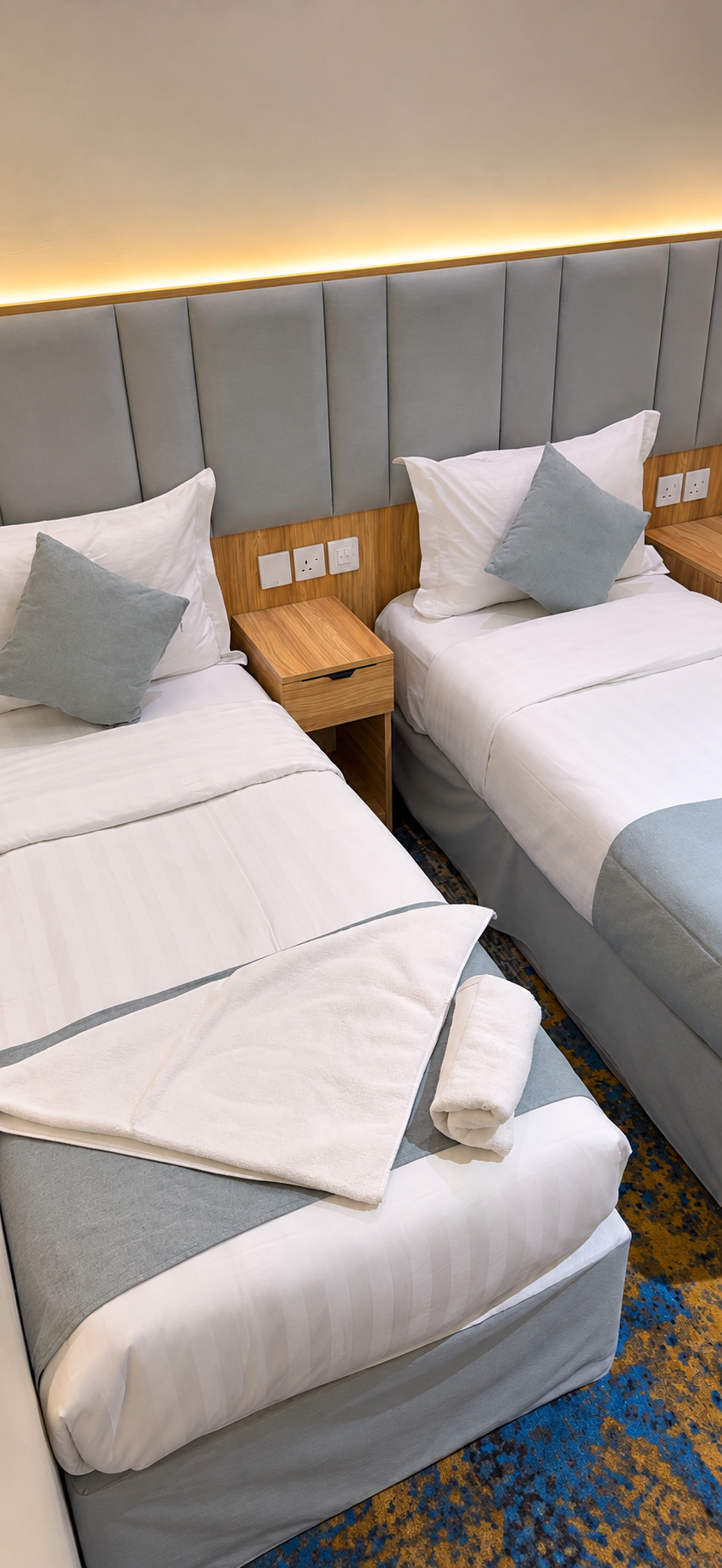 Dana Tower Hotel — Yatak ve başlık detayı