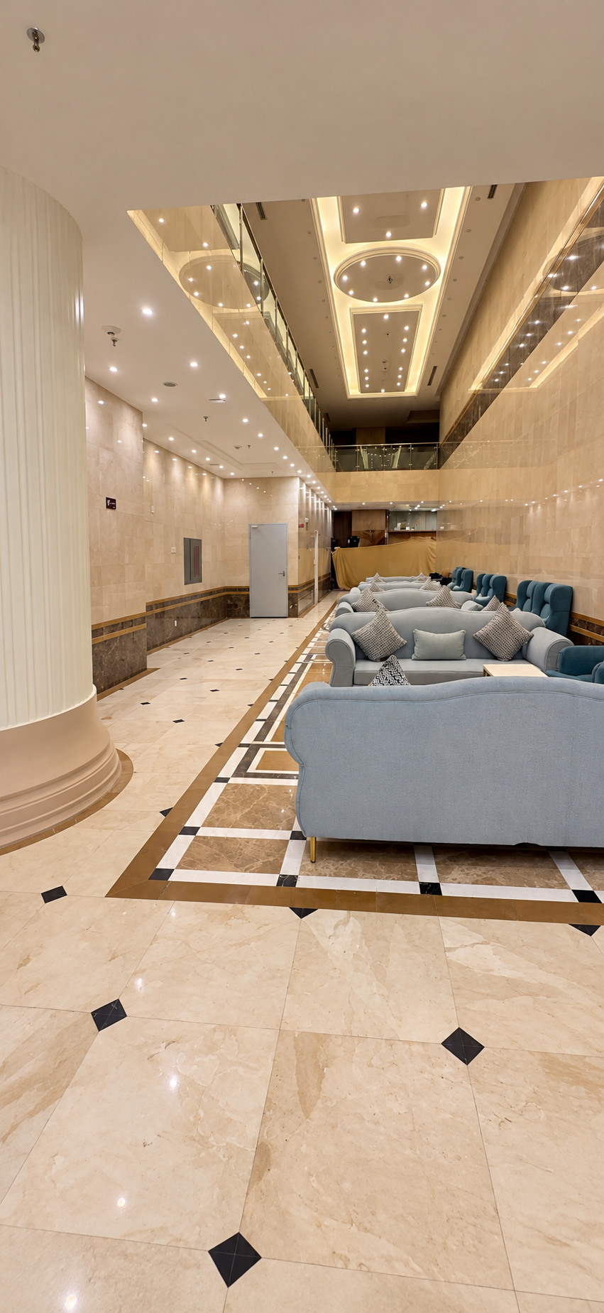 Dana Tower Hotel — Lobi ve oturma alanları