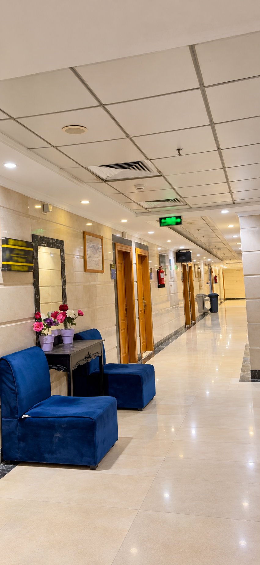 Masakin Al Hayat Hotel — Kat koridoru ve oturma alanı