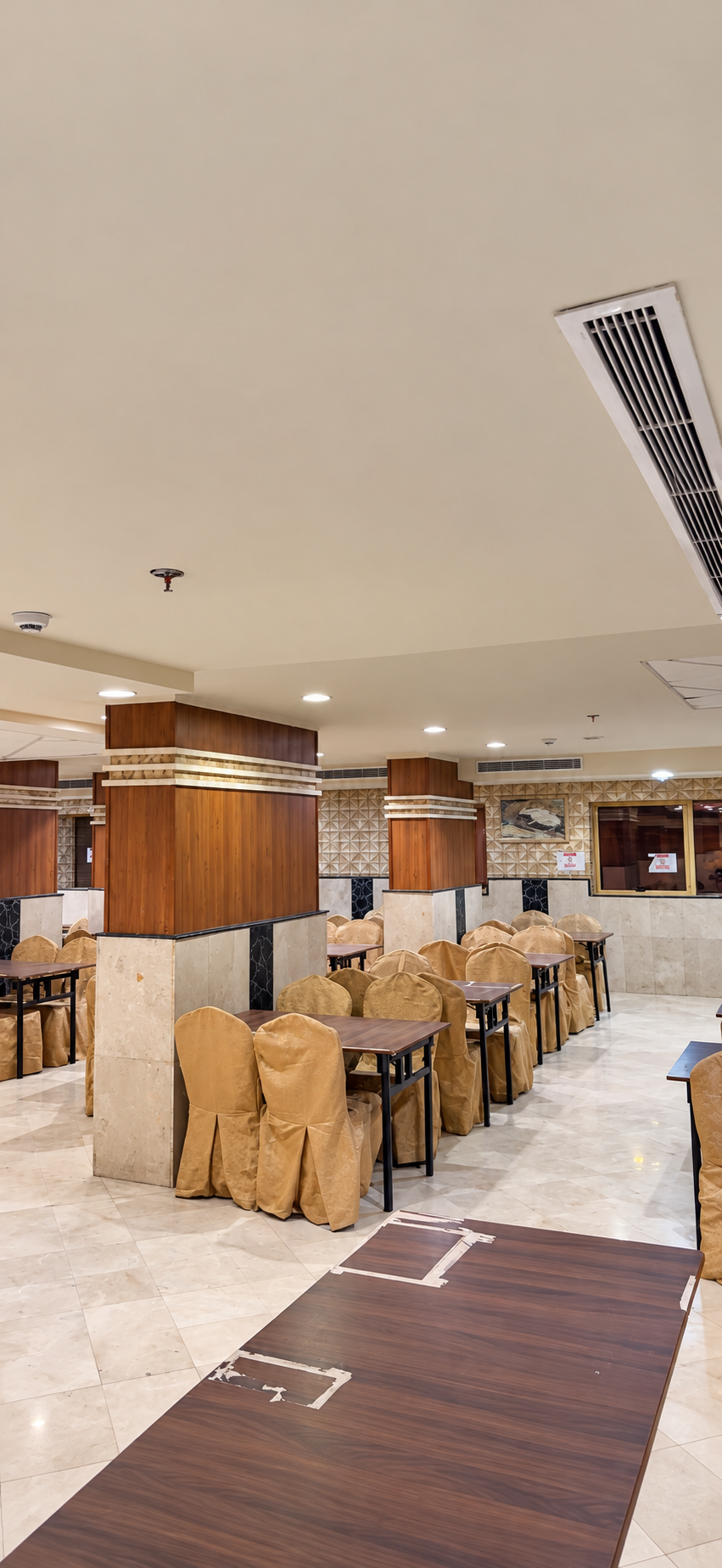 Masakin Al Hayat Hotel — Yemekhane ve masa düzeni