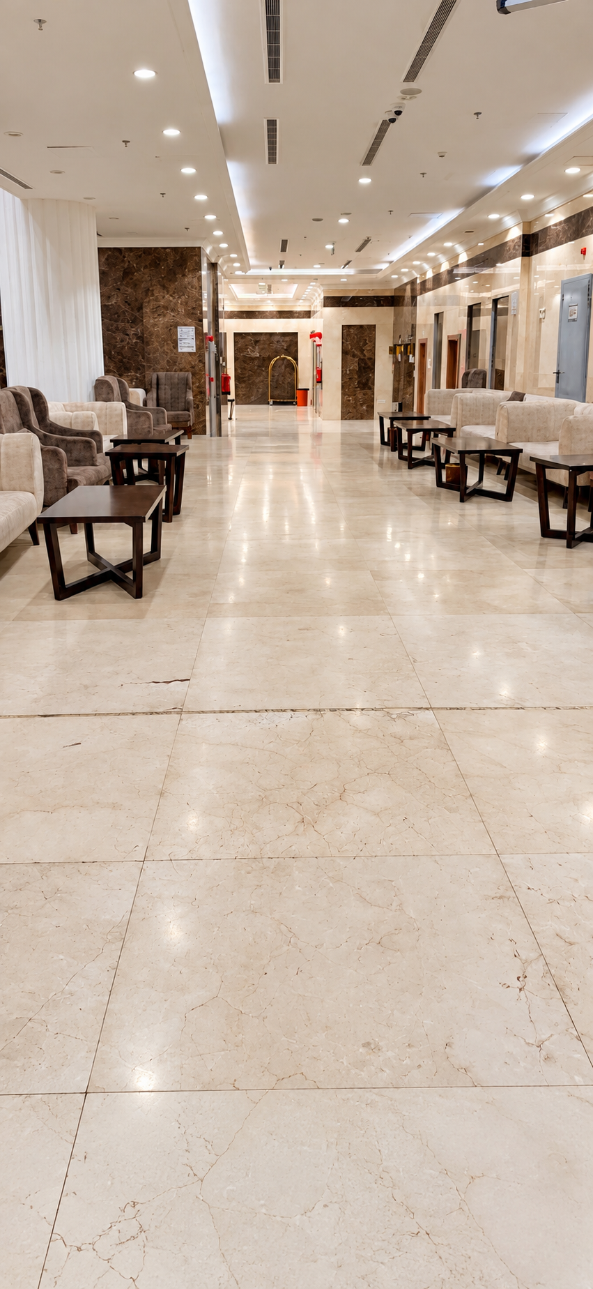 Moro Global Hotel — Lobi genel görünümü