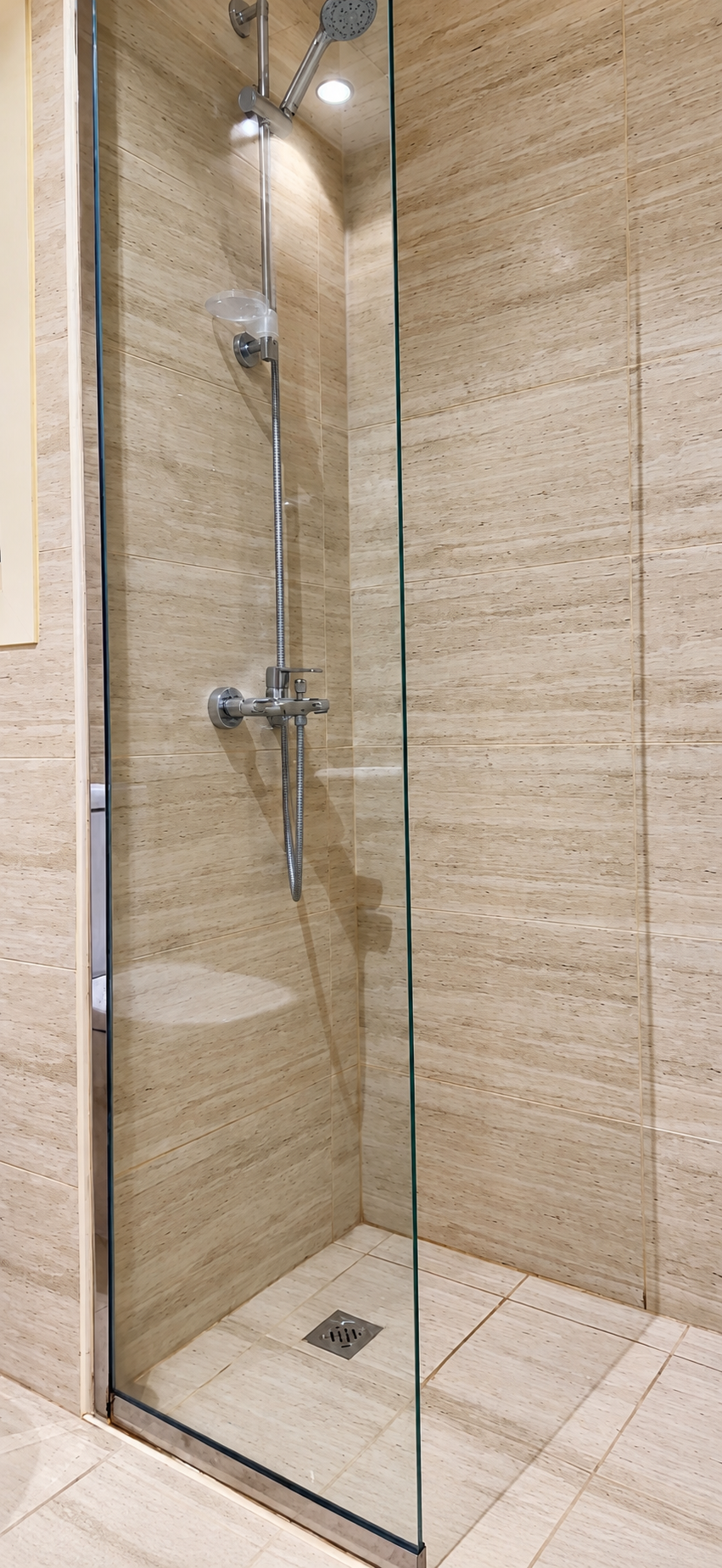 Moro Global Hotel — Banyo duş alanı