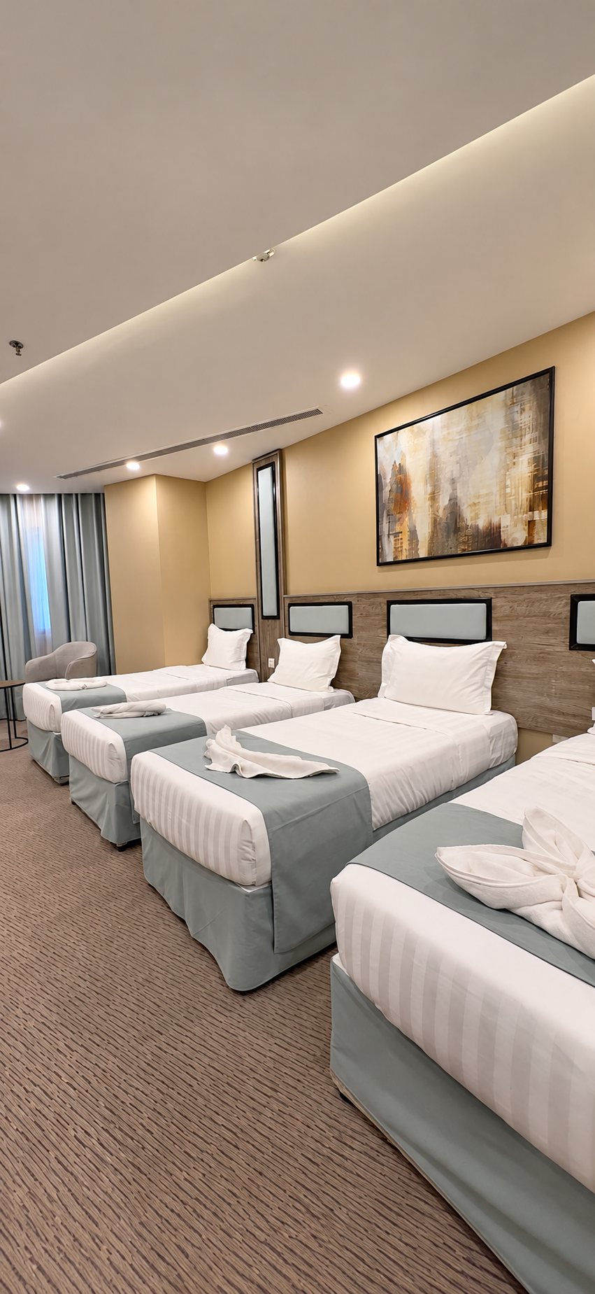 Grand Al Rawda Hotel — Odanın farklı açıdan görünümü