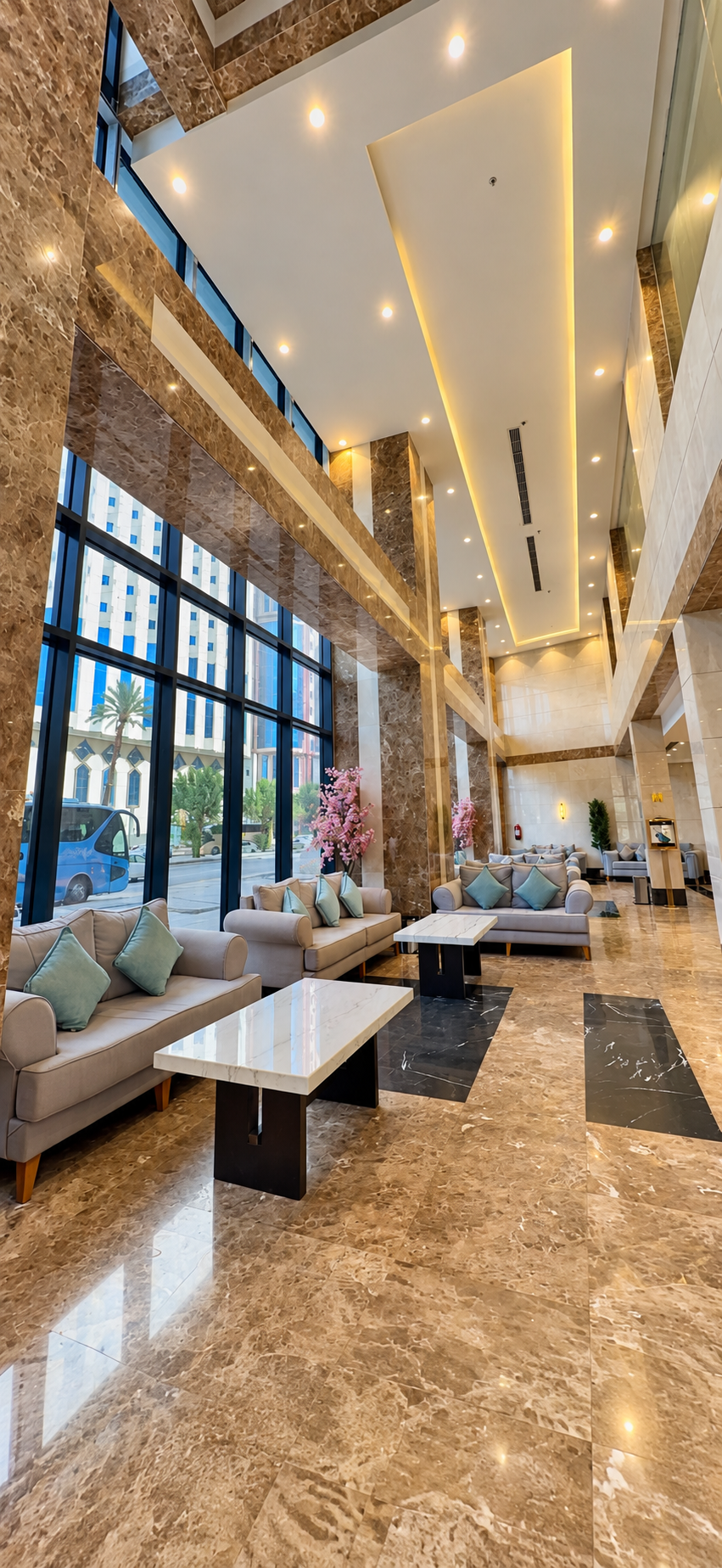 Grand Al Rawda Hotel — Lobi genel görünümü